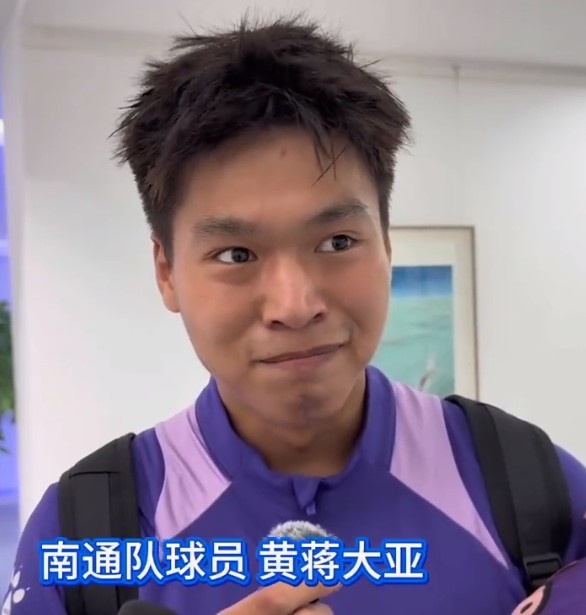 南通队球员黄蒋大亚:做梦都想踢苏超决赛,
